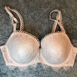 VICTORIA’S SECRET “Dream Angels” Lined Demi Bra